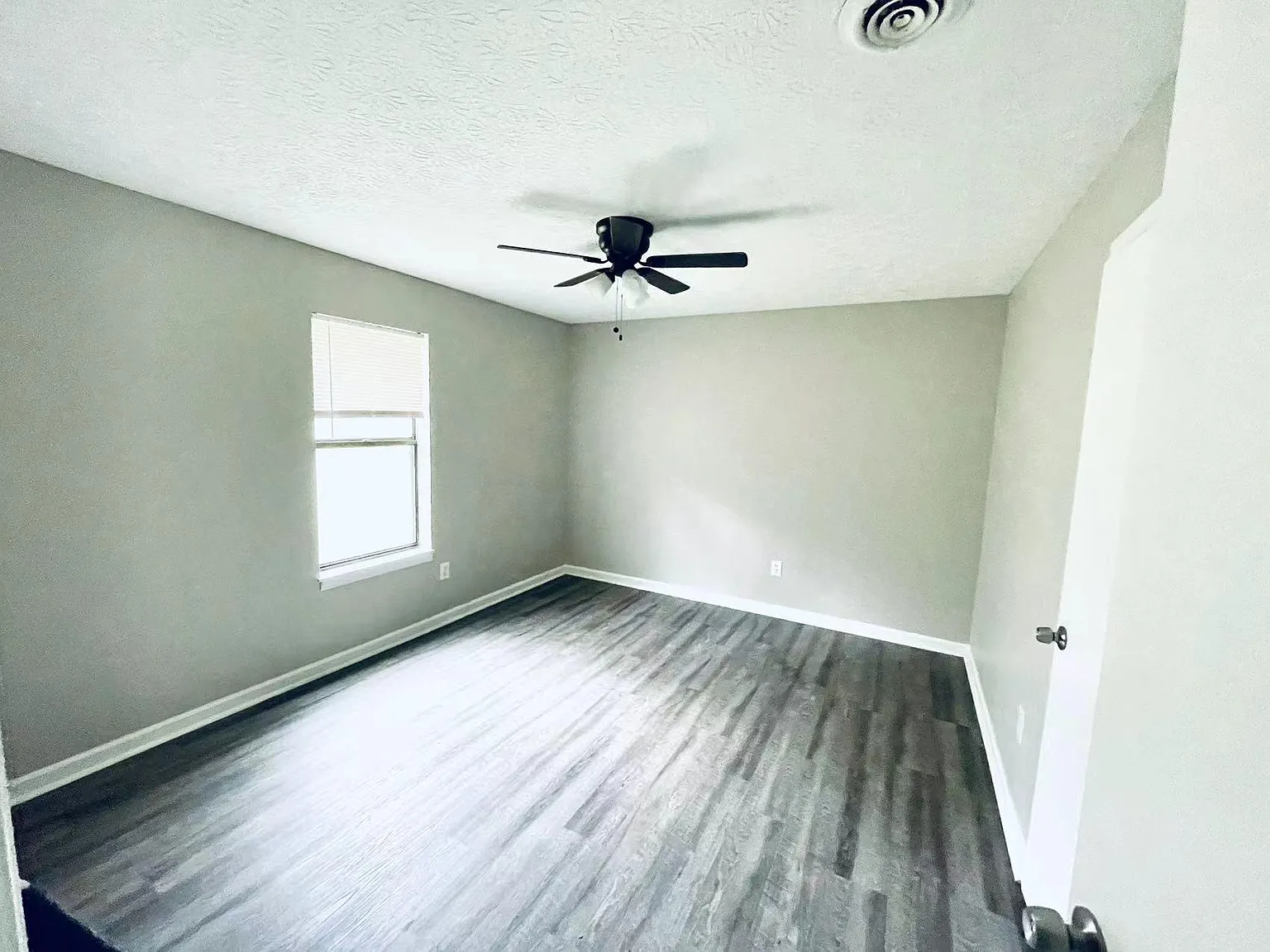 2 bed, 1000 sqft, $1,200 — Photo 4