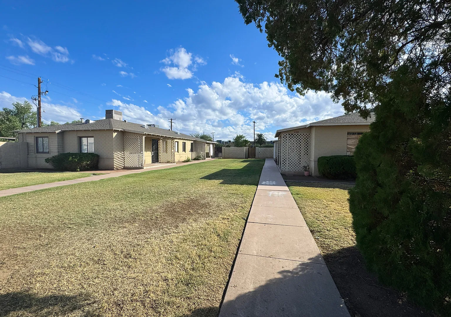 2Bed/1Bath Ground Floor Apt at 19th Ave/Osborn Rd! Ready for Immediate Move-In! — Photo 3
