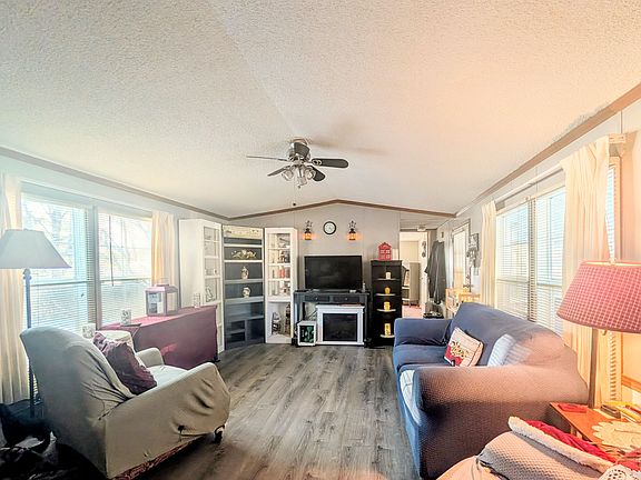 3rd image of 16 Harbourt Drive