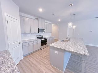 207 Harrison Dr, Calhoun, GA 30701