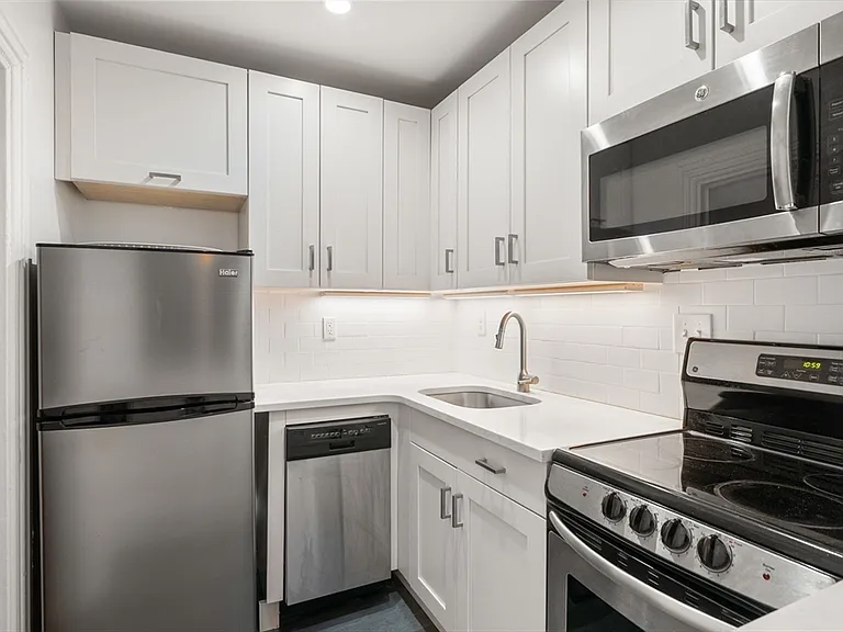 169 Beacon St #3R — Photo 8