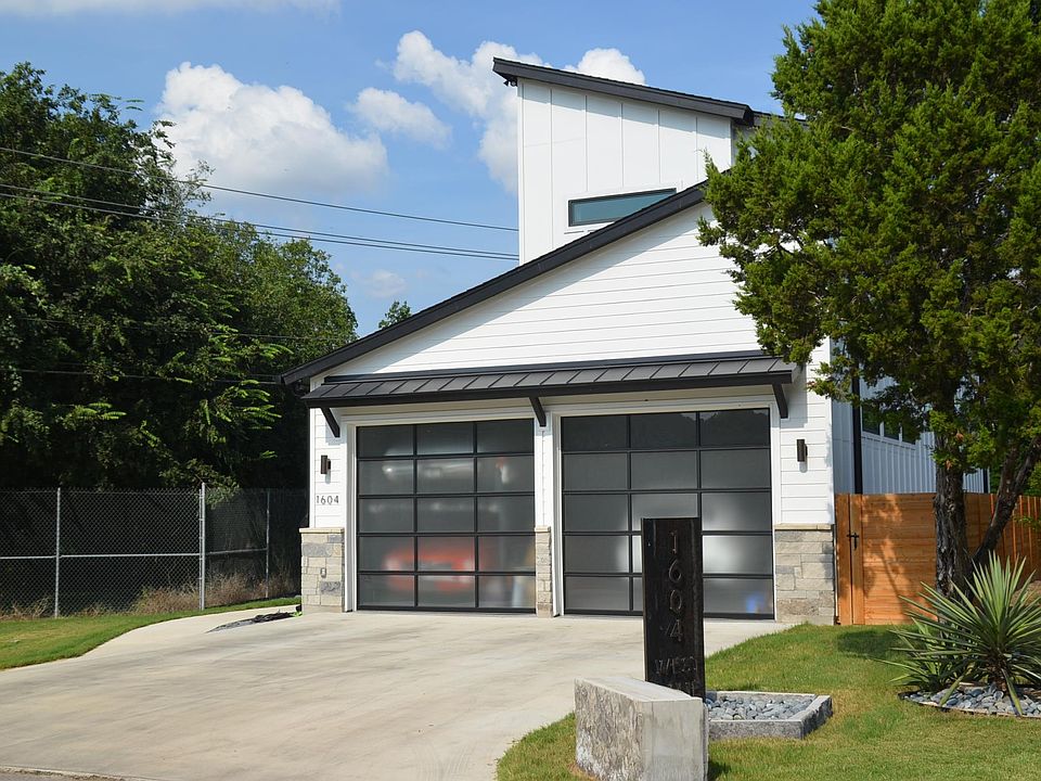 Welcome to 1604 West Lane in Lake Austin community.