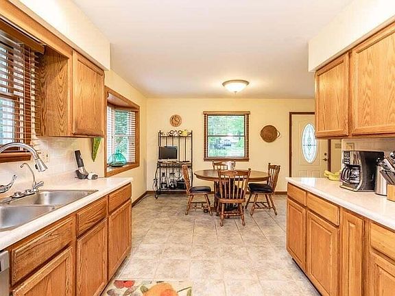 4th image of 11265 Oakwood Dr