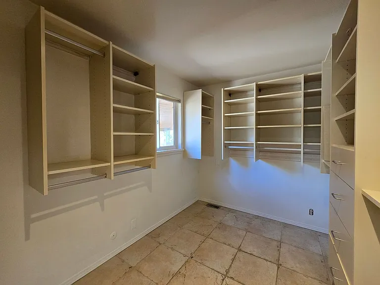 105 Michelle Dr — Photo 16