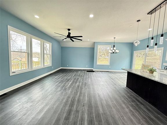3rd image of 2538 Roe Ln