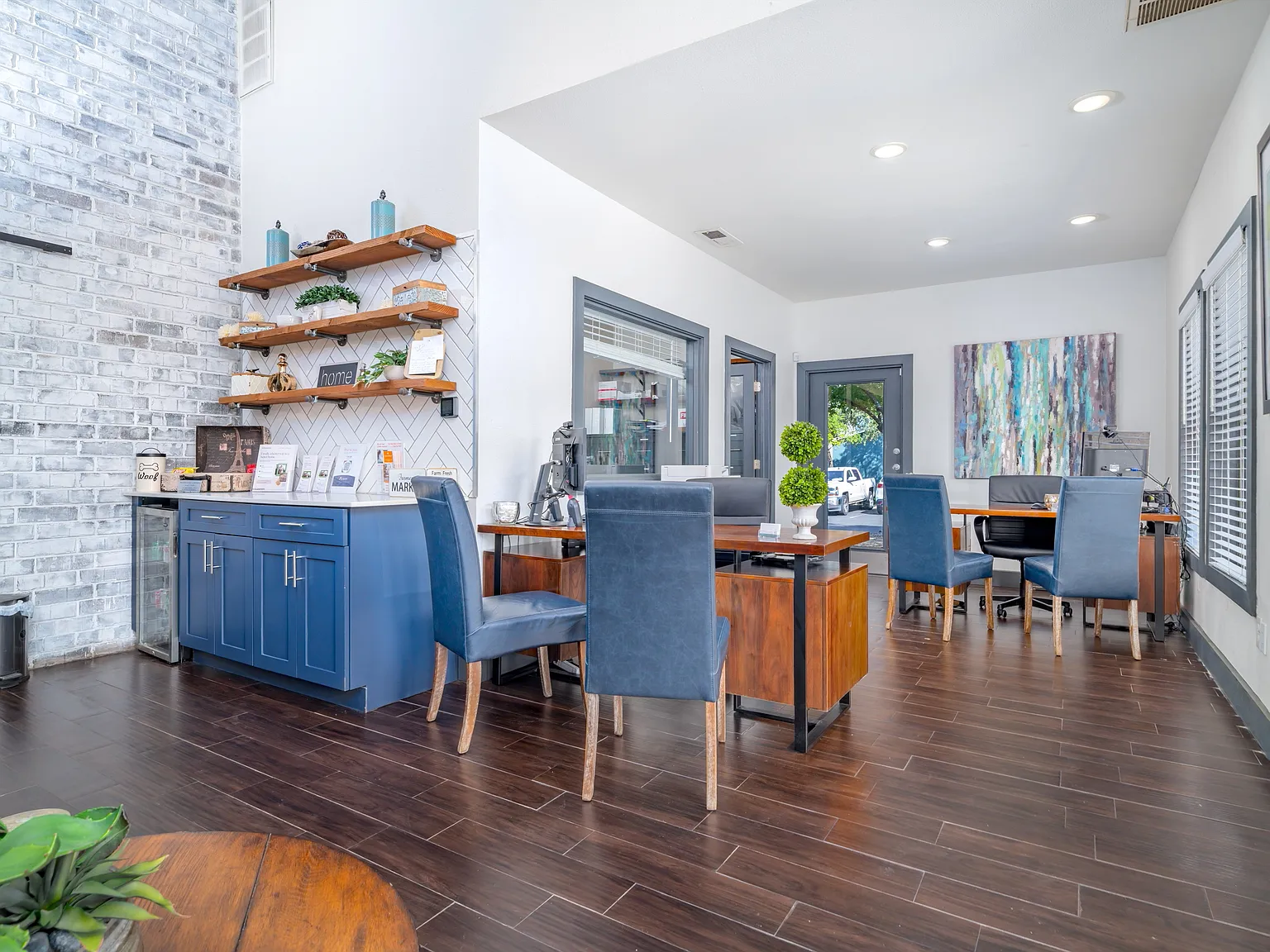 Apex Apartments — Photo 3