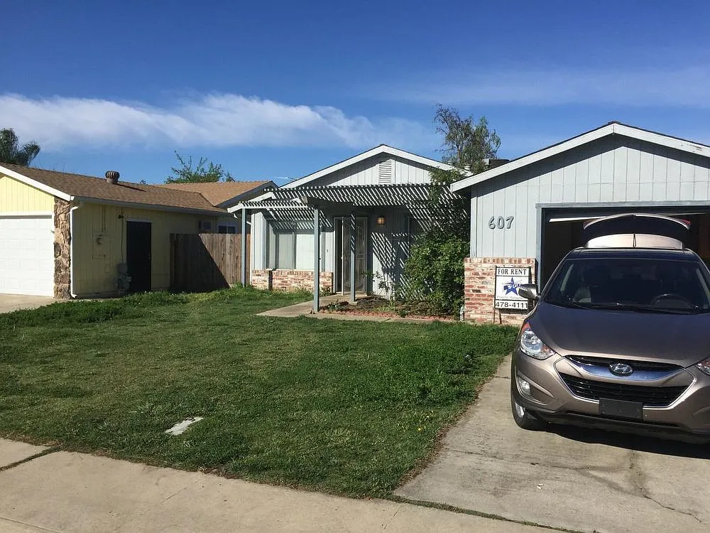 607 Robert Ave photo 1