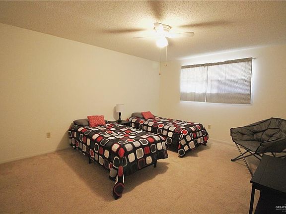 4th image of 700 Fern Ave #9