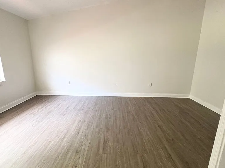 8824 Coral Palms Ct #B — Photo 11
