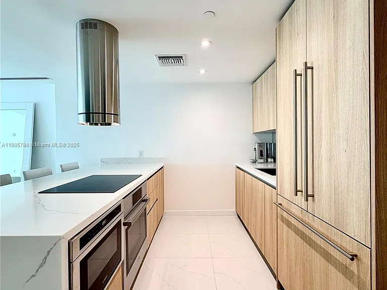 9901 E Bay Harbor Dr #505 — Photo 7