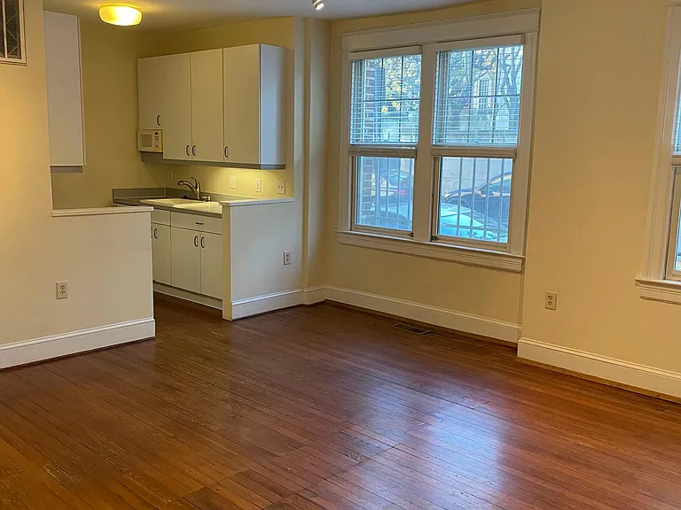 1685 Crescent Pl NW #6 — Photo 8