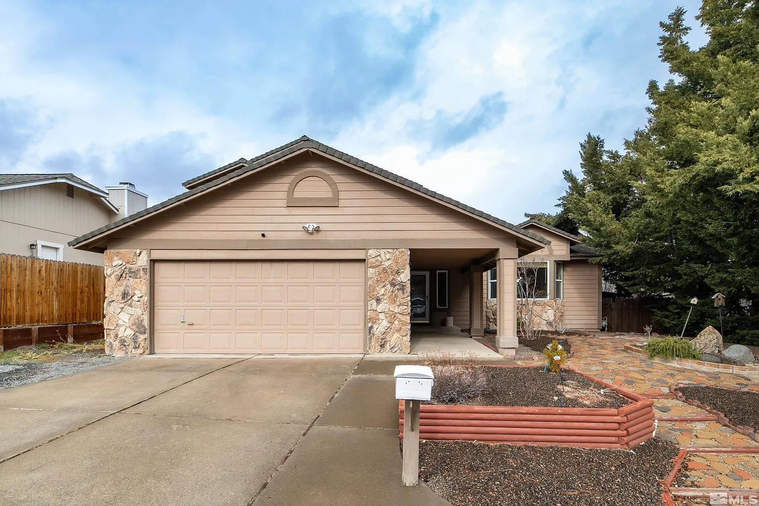 6685 Enchanted Valley Dr photo 1