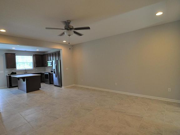 3rd image of 315 Richmond Dr