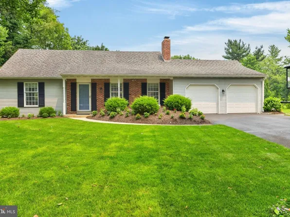2125 Berry Dr, Hatfield, PA 19440