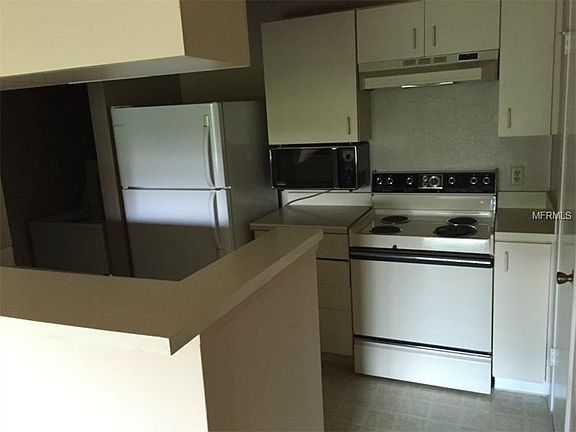 4th image of 315 Lakepointe 302 Dr