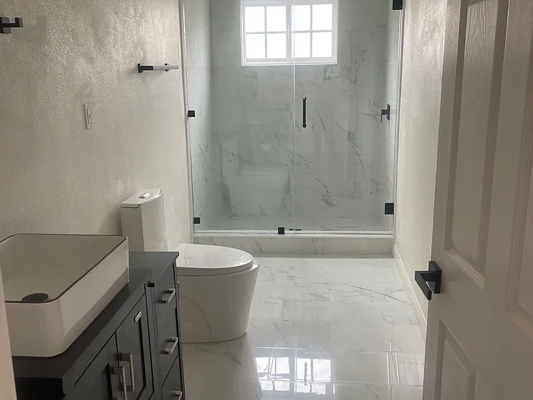 242 W East St — Photo 15