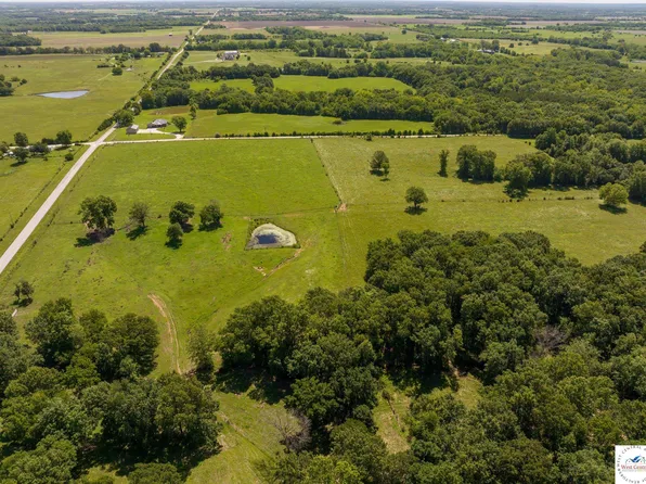 874 NE Highway Oo, Calhoun, MO 65323