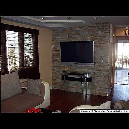 2nd image of 607 Hunter Ave