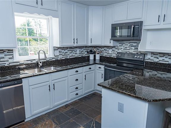 4th image of 2451 Zachary Woods Dr NW