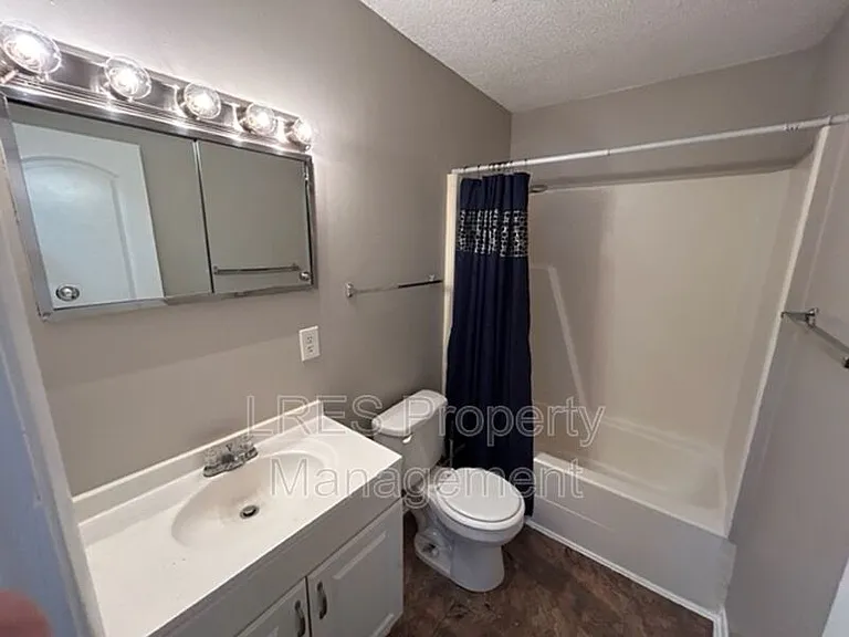 816 W 25th St — Photo 47