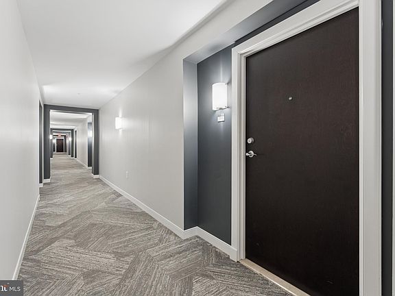 3rd image of 851 N Glebe Rd APT 706