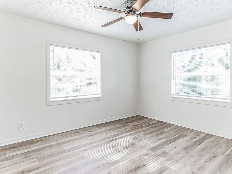2504 Danson St — Photo 25