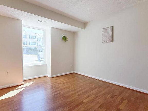 5th image of 503 Palmtree Dr