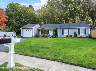 8 Deck Ct, Howell, NJ 07731