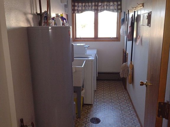4th image of 1206/1208 F Ave
