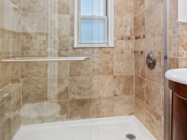 155 East 49th Street 8C image 8 of 9