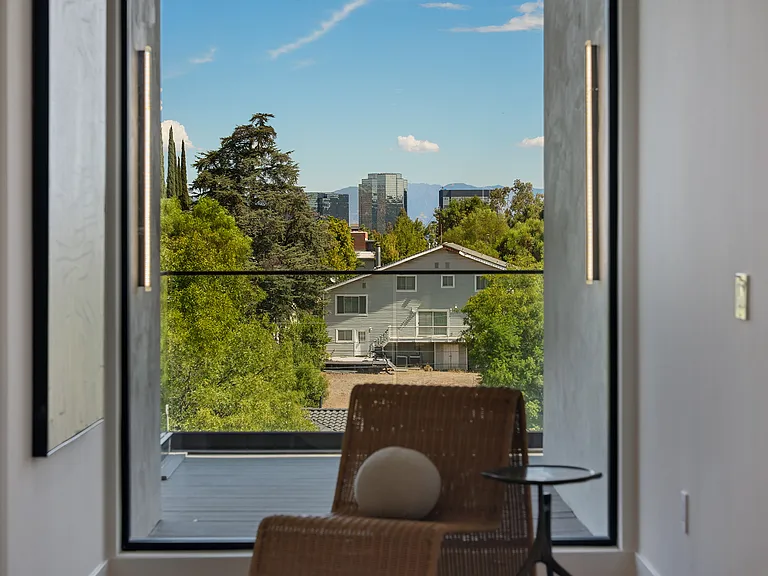 22270 Avenue San Luis — Photo 26