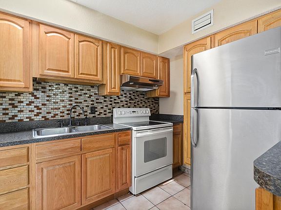 3rd image of 102 Krueger St