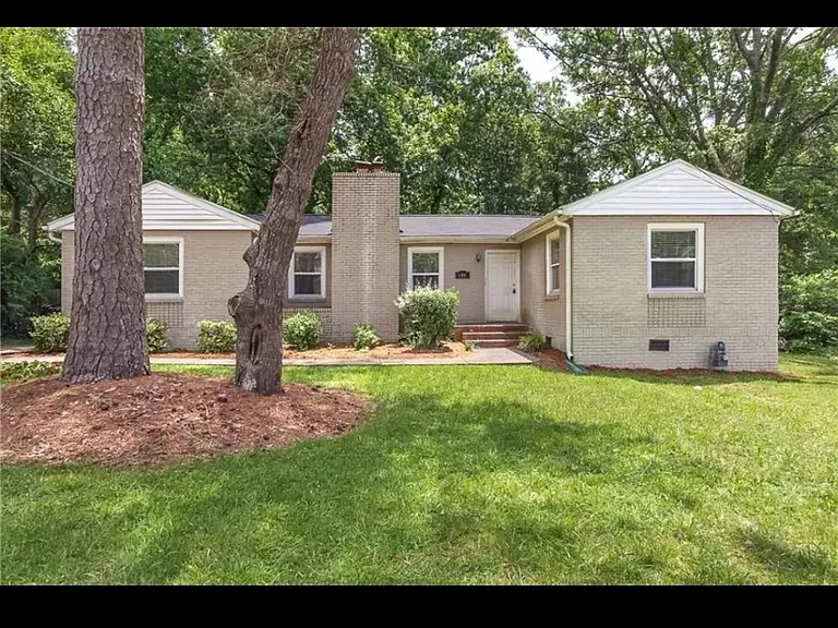 486 Ashburton Ave — Photo 2