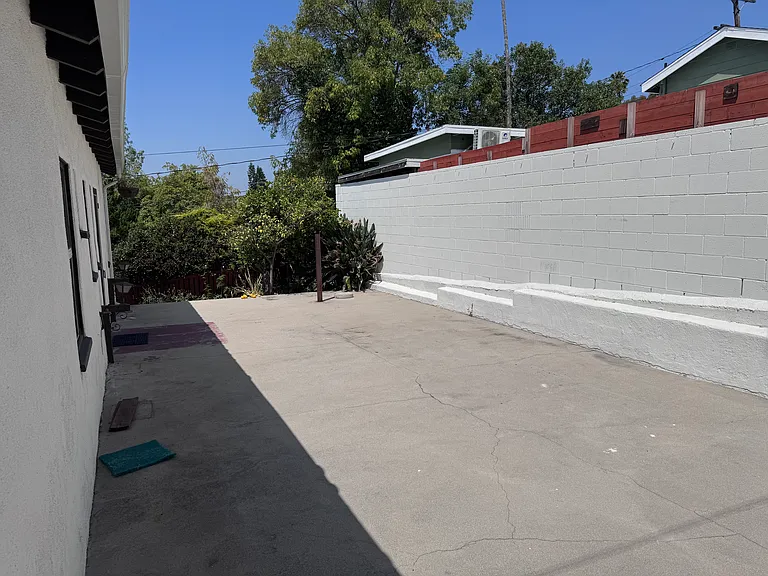 4307 York Blvd — Photo 41
