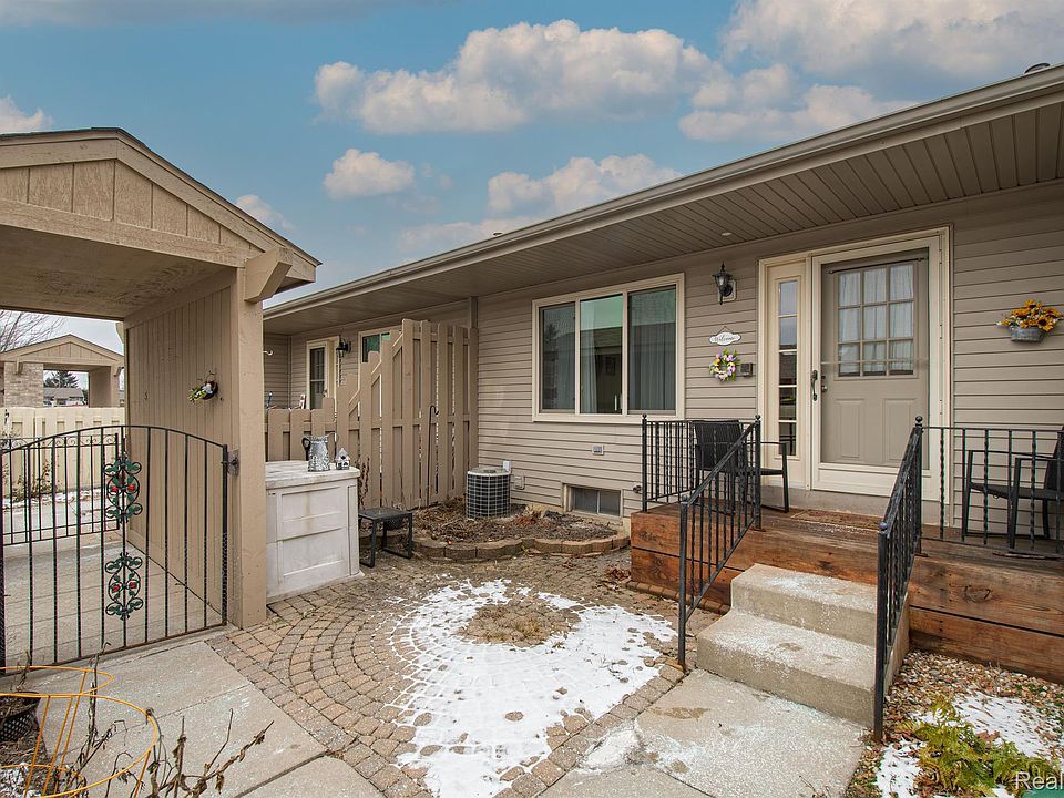 1st image of 62360 Arlington Cir Unit 4
