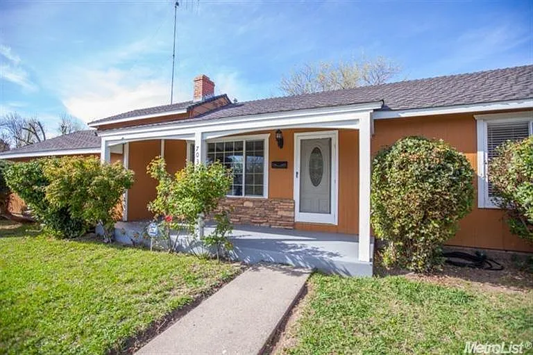 7036 Demaret Dr photo 1