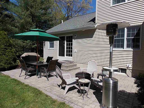 3rd image of 49 Orchardview Dr