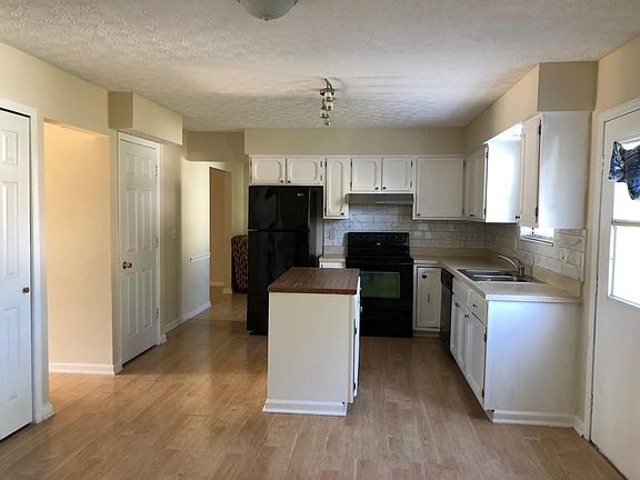 4th image of 6092 Landsbury Ct