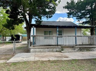 215 E Beeson Rd, Dodge City, KS 67801