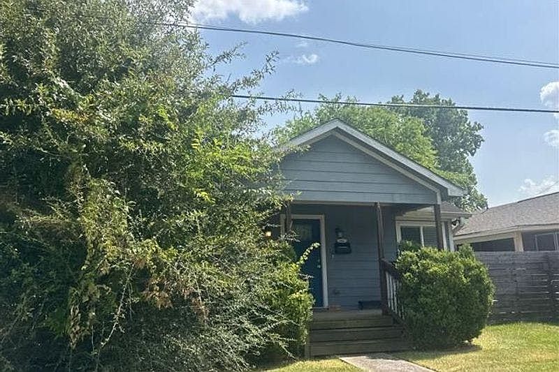 2nd image of 306 E 43rd St