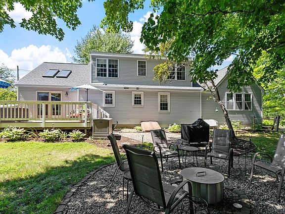 4th image of 6 Whitcomb Ave