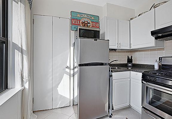 4th image of 87 Saint Marks Pl APT 3B