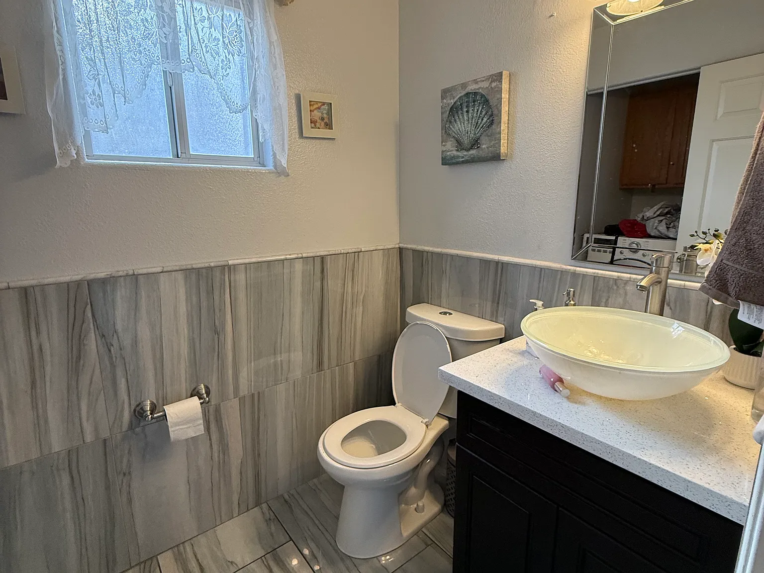 4 bed, 2.5 bath, 2075 sqft, $2,400 — Photo 3