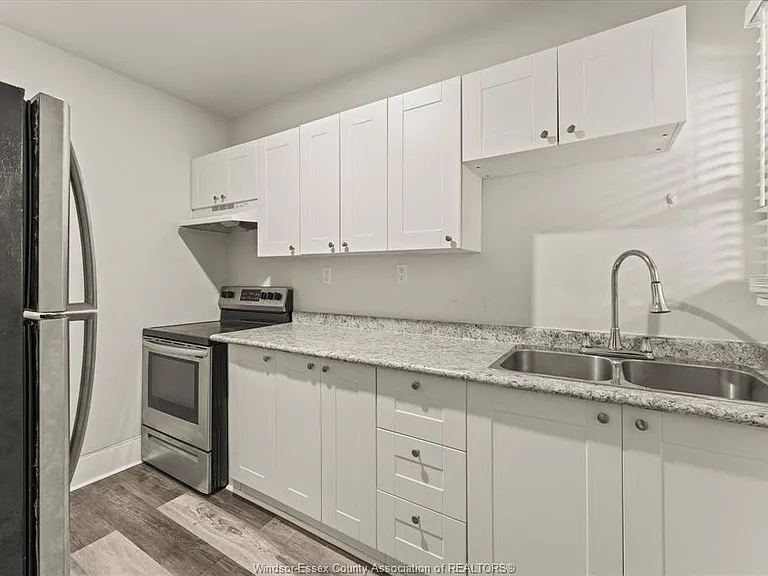 890 Howard Ave — Photo 13