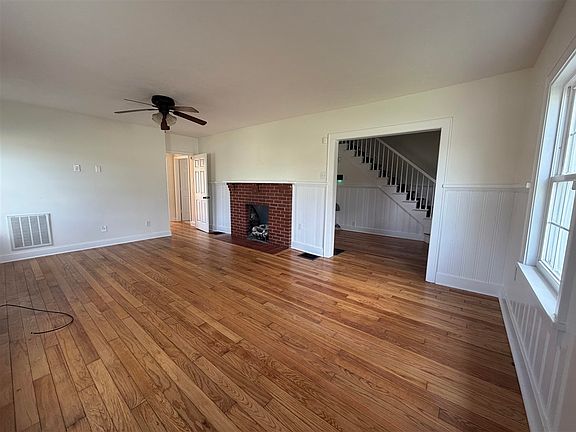 2nd image of 509 University Dr
