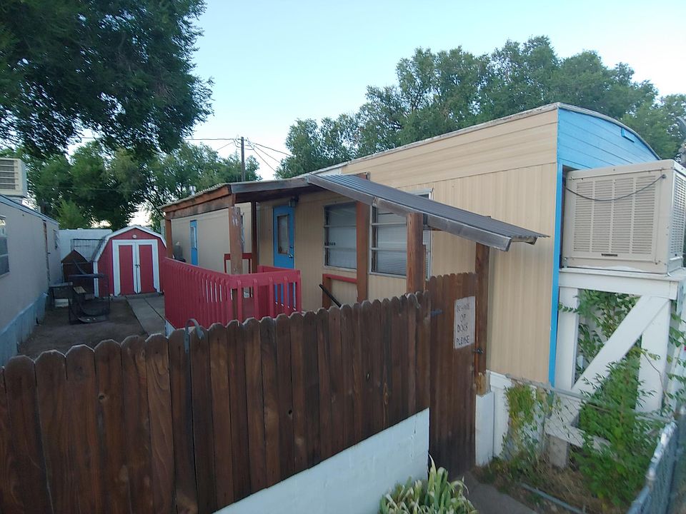 Private yard. Pet friendly.