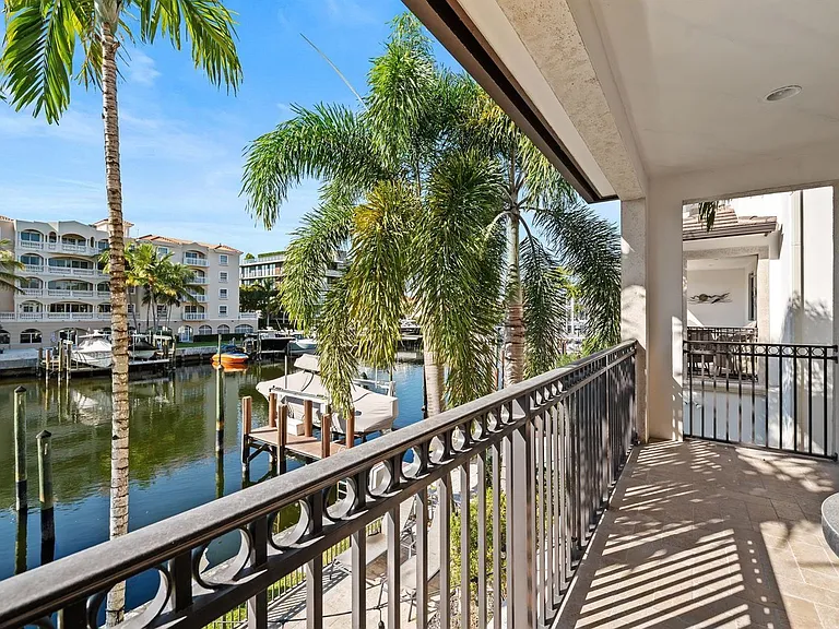 95 Isle Of Venice Dr — Photo 35