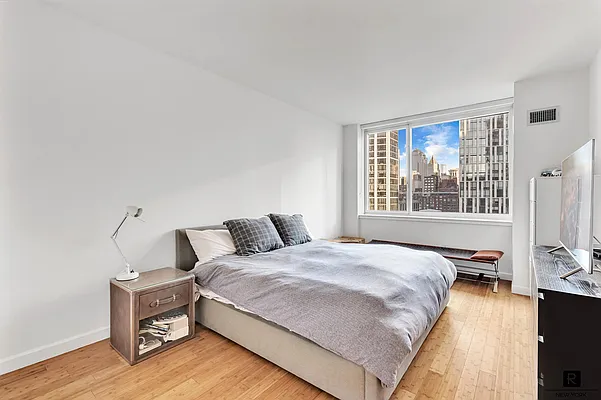 Rented by R New York | media 3