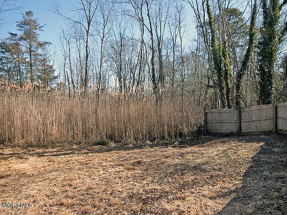 5th image of 413 Glenwood Drive