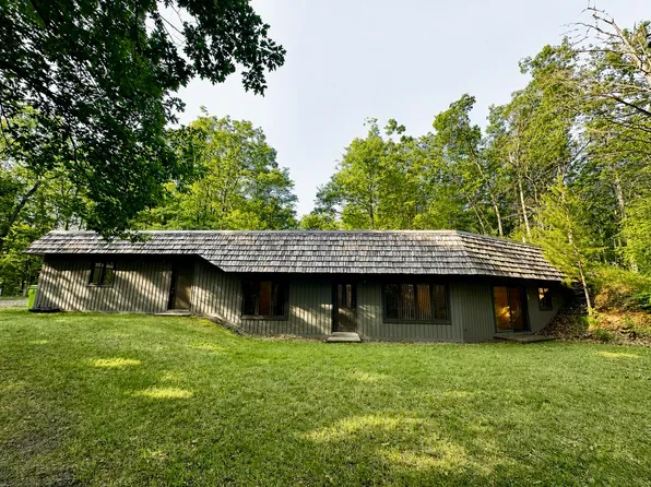 2318 W Sunset Dr, Roscommon, MI 48653